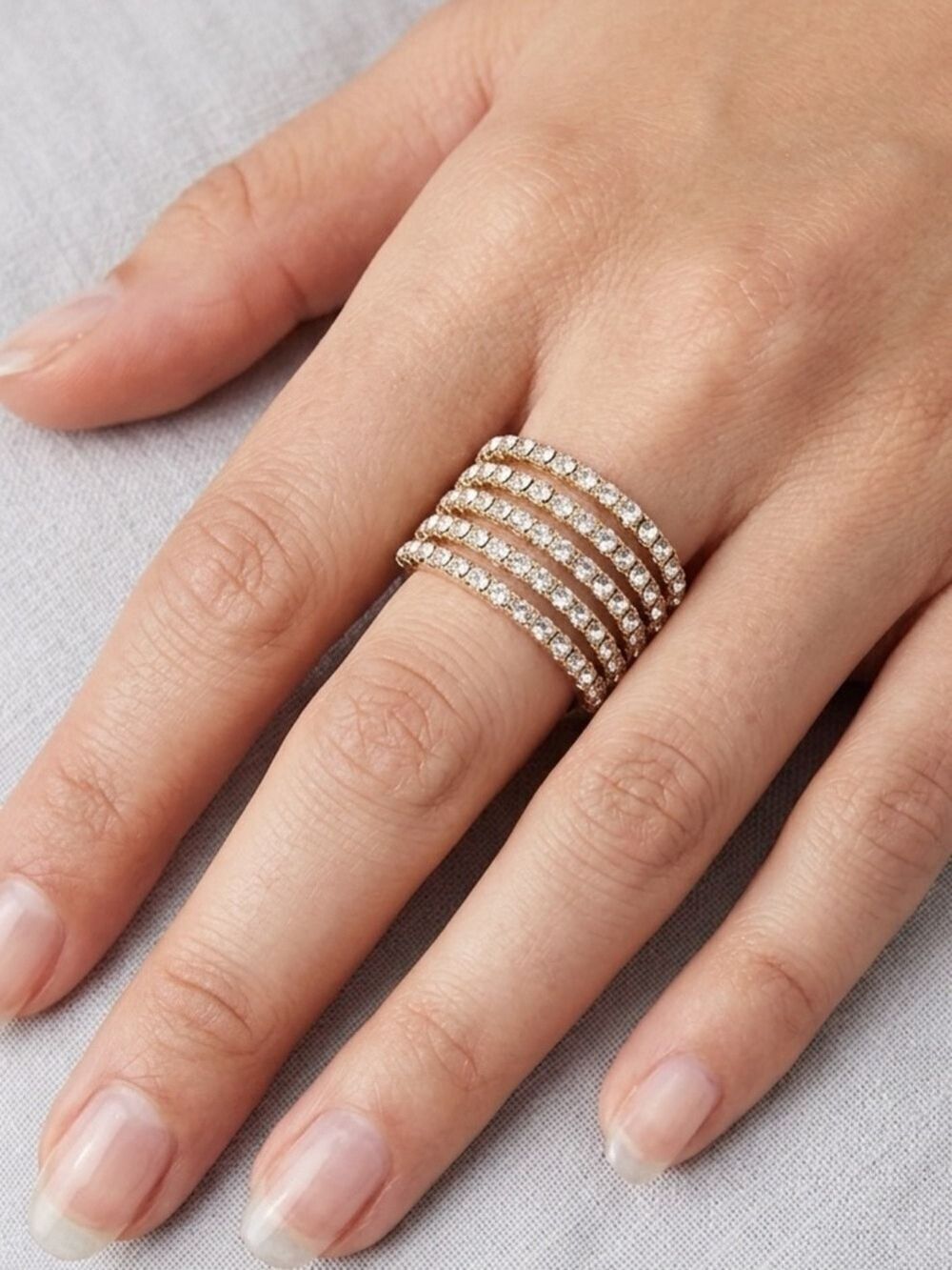 😍CLEARANCE - NWT R6 JOE FRESH Stretch Crystal Ring